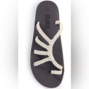 Plaka Women's Black and Cream Sandals